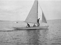 Viggo Lisbeth 12 9  Vennen Svend Andersens båd Vivian, hvor Viggo var gast